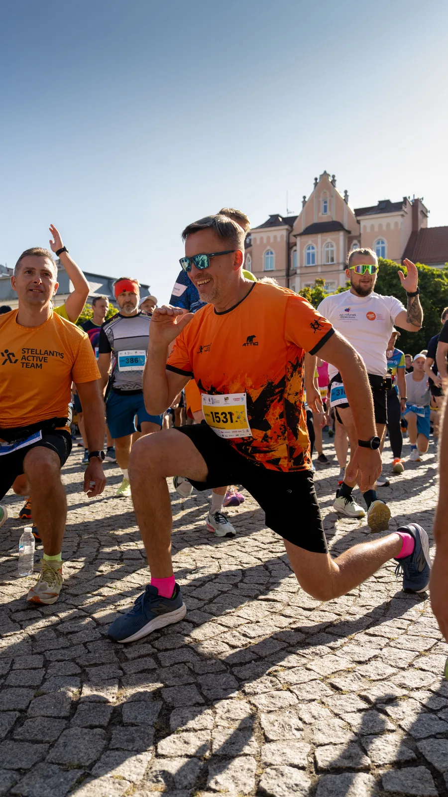 Prowadząca rozgrzewkę przed 7. PKO Tarnogórskim Półmaratonem 2026 - reportaż eventowy Śląsk