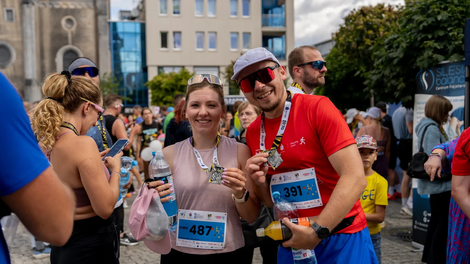 Ekipa Srebrni Biegacze Tarnowskie Góry z medalami po 7. PKO Półmaratonie