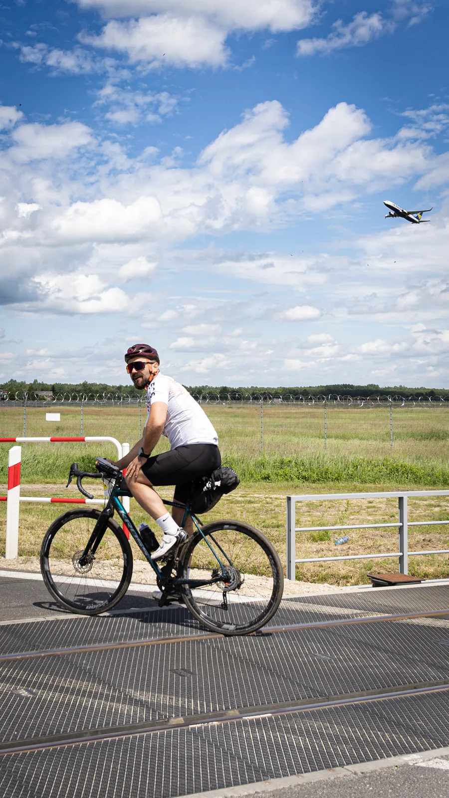 Kolarz na trasie 100 km Tour de GZM - fotografia sportowa