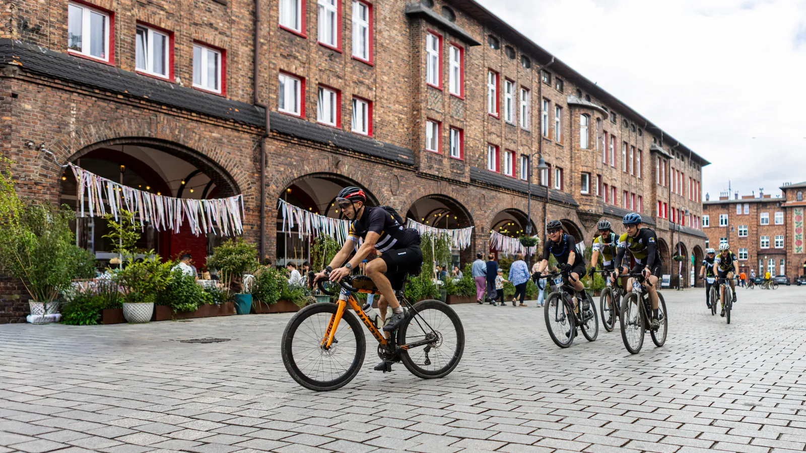 Kolarze na trasie drugiego etapu rajdu Tour de GZM